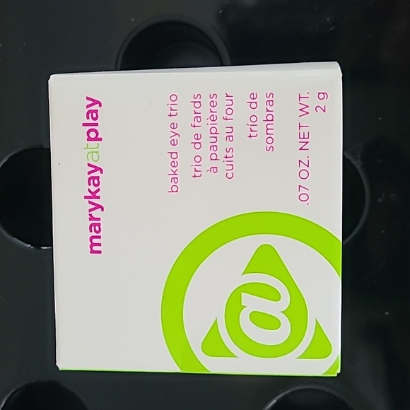 Mary Kay At Play Baked Eye Trio Tuxedo? - Picture 3 of 5